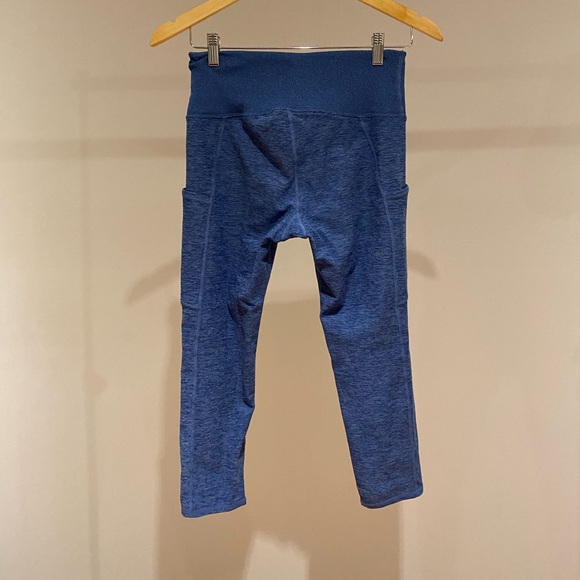 Kirkland Women's leggings exercise pants. Size medium - Picture 6 of 10